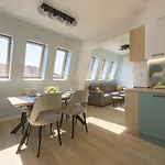 One Br Free Parking Center 아파트 *