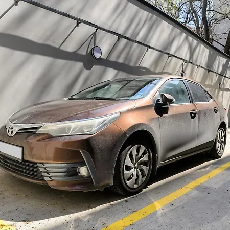 One Br Free Parking Center *