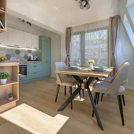 One Br Free Parking Center