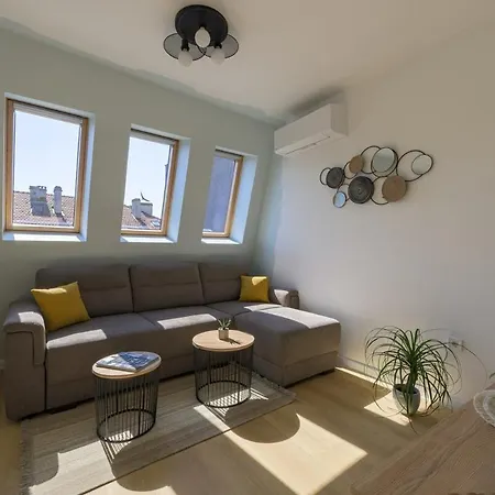 One Br Free Parking Center