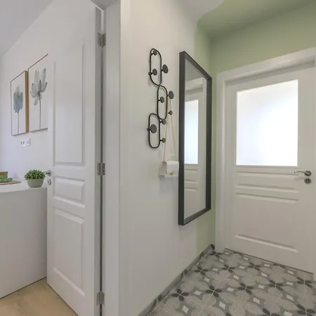 One Br Free Parking Center