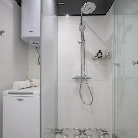 One Br Free Parking Center Apartment