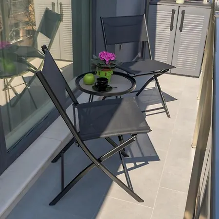 One Br Free Parking Center Apartment *