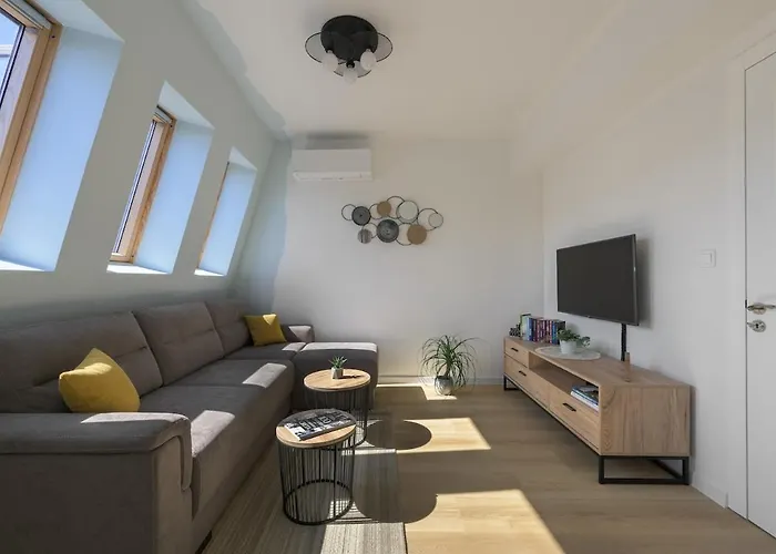 One Br Free Parking Center Warna