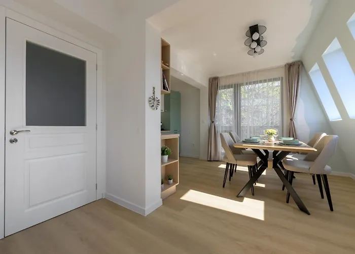 One Br Free Parking Center * Warna